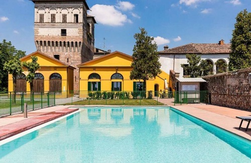 Torre Pallavicina House | Palazzo Barbò Comfortable holiday residence