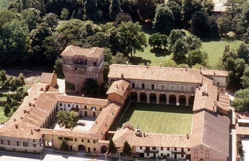 Torre Pallavicina House | Palazzo Barbò Comfortable holiday residence