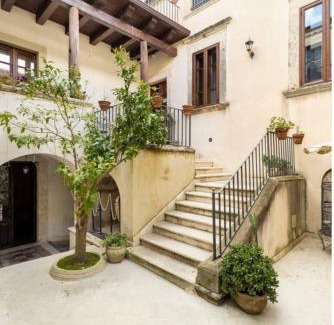 Gerace Bed & Breakfast | Palazzo Candida B&B