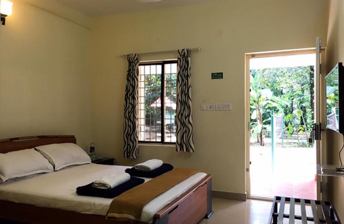 Edapalli Bed & Breakfast | Palm Grove Service Villa