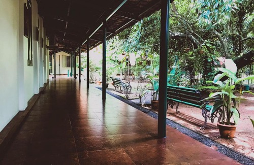 Edapalli Bed & Breakfast | Palm Grove Service Villa