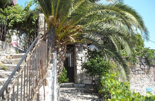 Mithimna Apartment | Palm Tree Apartment 2 Central Molivos apartment with panoramic views