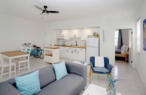 Cockburn Town House | Palmeira - Sea Turtle Suite - Quiet Retreat- Bicycles Included