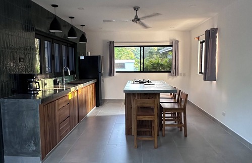 Javilla House | Palmera Azul: 2-bedroom house w/Pool, Wifi, AC in Playa San Miguel