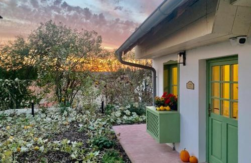 Pannonhalma Apartment | Pannonhalma Várlak Vendégház Demeter Lak