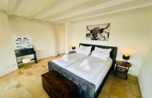 Neustadt Apartment | Panoramablick mit Privatparkplatz, 2 Balkone und 1,5 Bäder