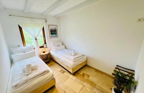 Neustadt Apartment | Panoramablick mit Privatparkplatz, 2 Balkone und 1,5 Bäder