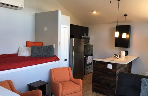 Mosier House | Panoramic Gorge View Pet Friendly Home with Hot Tub and optional Guest House