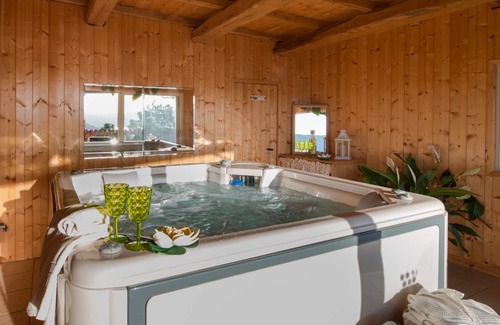 Caprarola House | Panoramic house near Rome; stunning lake View, Pool, WiFi Garden, Rome at 50min