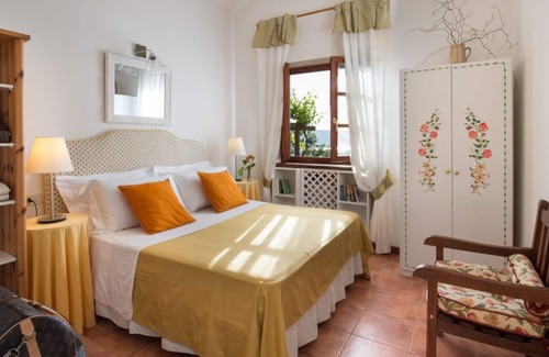 Caprarola House | Panoramic house near Rome; stunning lake View, Pool, WiFi Garden, Rome at 50min