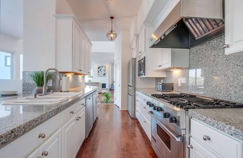 Country Club House | Panoramic View Estate * 3 Levels * 4 Outdoor Spaces