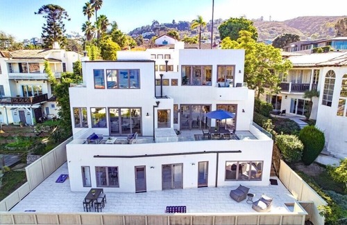 Country Club House | Panoramic View Estate * 3 Levels * 4 Outdoor Spaces