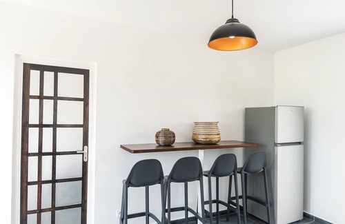 Petit-Canal Apartment | Panoramic view over sugarcane fields and Basse-Terre, absolute tranquility.