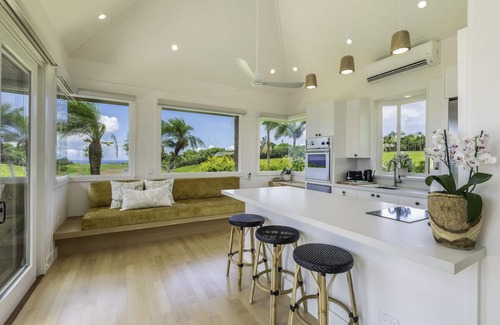 Kilauea House | Panoramic views, lush mountains and blue waters