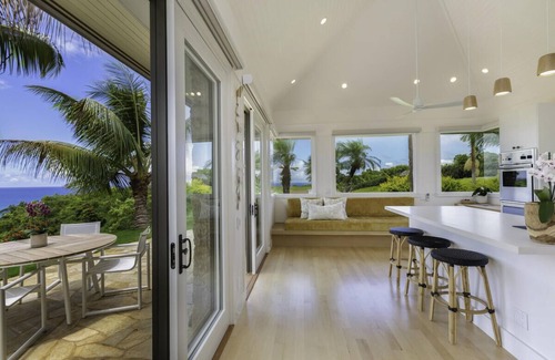 Kilauea House | Panoramic views, lush mountains and blue waters