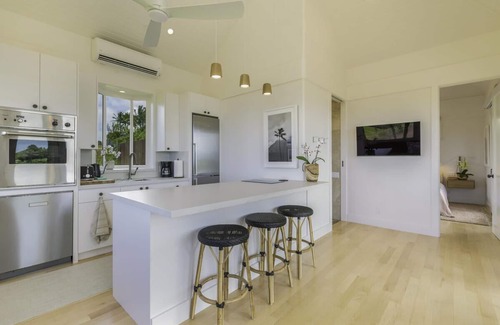 Kilauea House | Panoramic views, lush mountains and blue waters