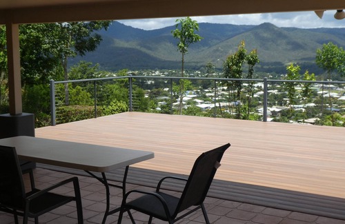 Atherton Ski Chalet | Panoramic views set on the highest point of town.