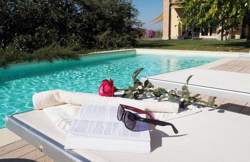 Farigliano Villa | Panoramic villa on the hills of the Langhe among the vineyards large swimming pool