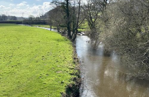 Llandefeilog House | Pant Y Cwtsh - A lovely 1 bedroom annexe with kitchenette close to Pembrey Country Park