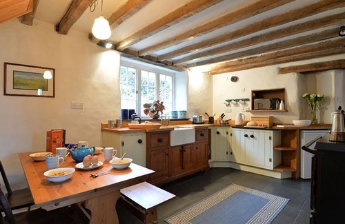 Nant Gwynant Cottage | PANTLLENI, pet friendly, character holiday cottage in Nant Gwynant