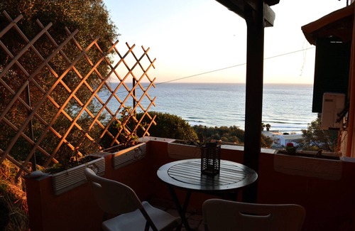 Sinarades Apartment | Papadatos Family Apt With Amazing View - 5mins from the beach on foot.