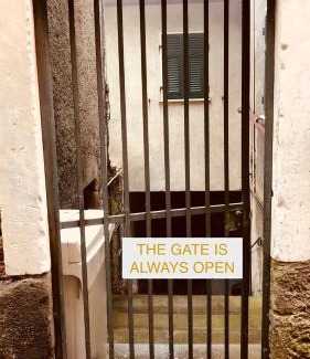 Fosdinovo Apartment | Papiriana la casa del borgo breathtaking sea wiew