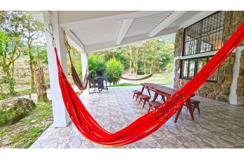 Acacias Villa | Paraíso en la montaña con cascadas y lago de pesca