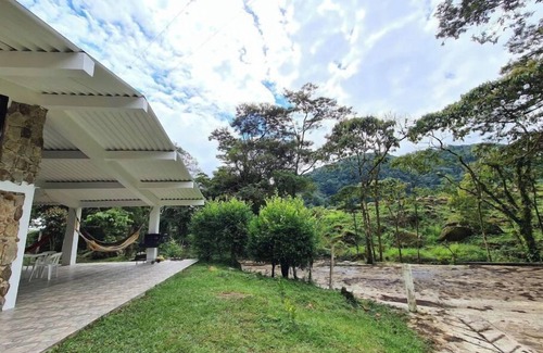 Acacias Villa | Paraíso en la montaña con cascadas y lago de pesca