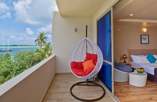 Thulusdhoo Island Resort | Paradise 4* Hotel - Rooftop Pool - Gardenview Room