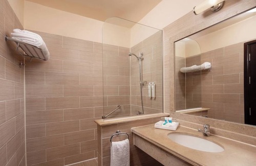 El Quseir Hotel | Paradise Found: 3 Rooms with Outdoor Pools and Private Beach Access