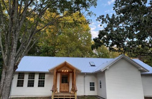 Signal Mountain House | Paradise Meadows Farmhouse