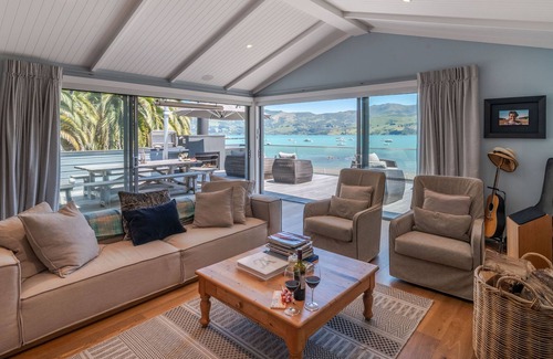 Akaroa Cottage | PARADISE PALMS - AKAROA HOLIDAY APARTMENT, romantic in Akaroa