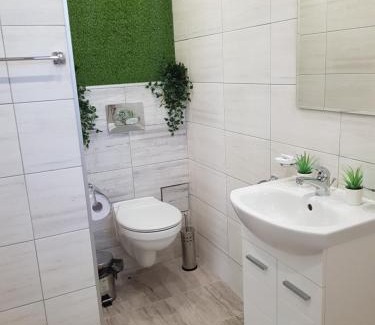 Polski Trambesh House | Paradise Park