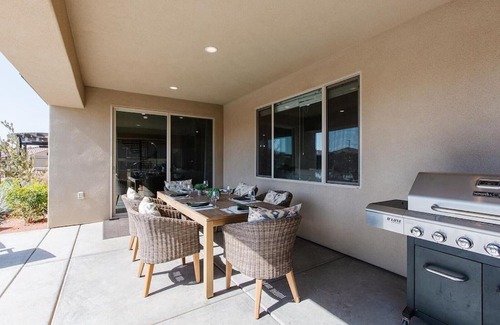 Santa Clara House | Paradise Village 115 Poolside Heaven Private Hot Tub and Ping Pong Table, Community Water Park and Kids Cove