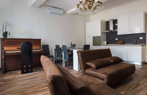 Oltretorrente Apartment | Parco Ducale Elegant Apartment con Balcone x5