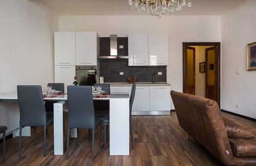 Oltretorrente Apartment | Parco Ducale Elegant Apartment con Balcone x5