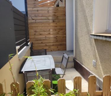 Bagneux Apartment | Paris par métro 4 - RER B - calme - patio privé