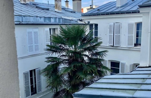 Neuilly-sur-Seine Apartment | Paris/Tour Eiffel/Louvre/Arc de Triomphe/Champs Elysées