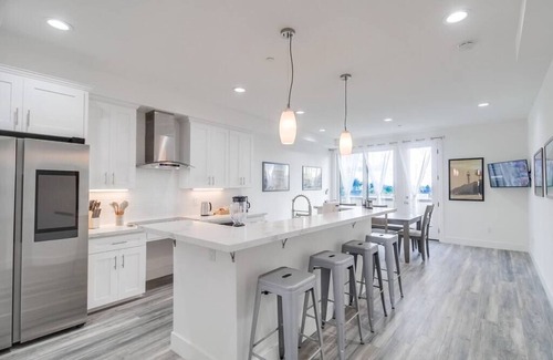 University Heights Apartment | Park Blvd 302 | Newly Built | Spa | Central