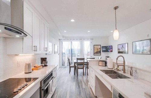 University Heights Apartment | Park Blvd 302 | Newly Built | Spa | Central