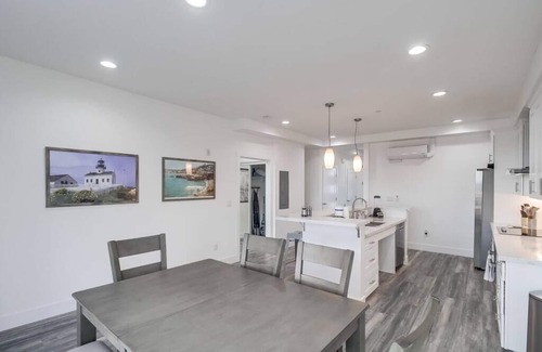 University Heights Apartment | Park Blvd 302 | Newly Built | Spa | Central