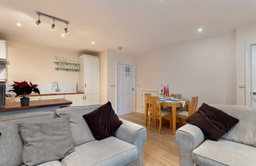 Tenby House | Park Place Court - Close to Town Centre and Beach