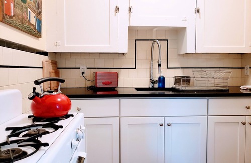 West End Apartment | Park View Apt 1/1 with Parking - Minutes from Hospitals and Universities