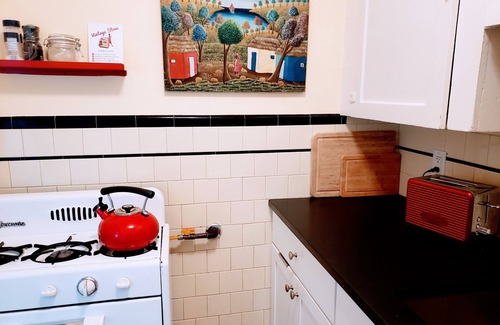 West End Apartment | Park View Apt 1/1 with Parking - Minutes from Hospitals and Universities