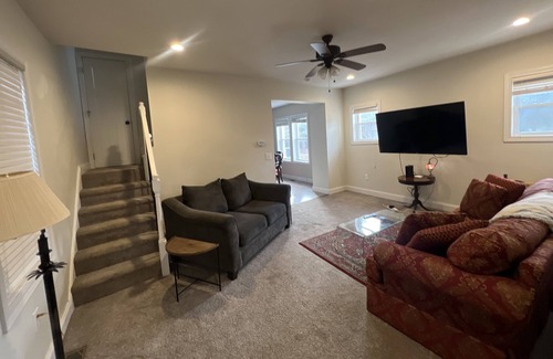 Ashland House | "Parkside Gem: Across from UK/KDMC"