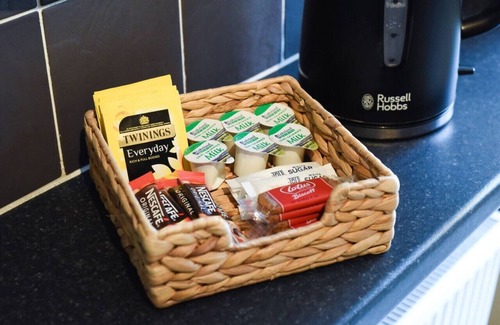 Gosport Apartment | Parkside Haven | 2BR w/Off-Road Parking