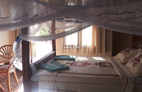 Pakwach Cabin | Parkside Safari Lodge