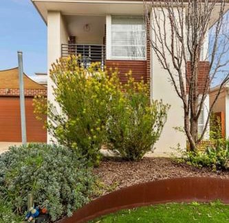 Curlewis House | Parkview Curlewis- sleeping 12, close to wineries