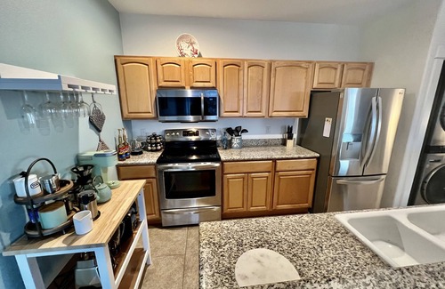 Westport Condo | Partial ocean view ~ Saltwater Heated Pool ~ Hot Tub ~ King Bed!