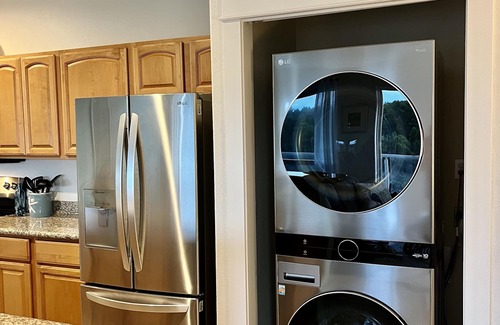 Westport Condo | Partial ocean view ~ Saltwater Heated Pool ~ Hot Tub ~ King Bed!